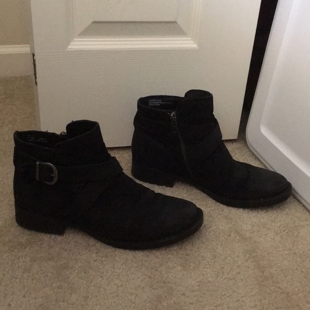 Born black booties